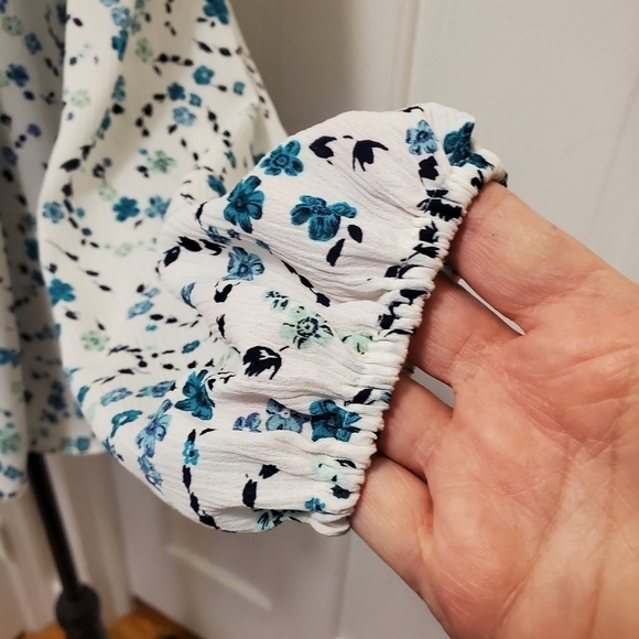 A.N.A. Floral Print Blouse Size Medium, comfy, casual, colorful - Picture 2 of 9